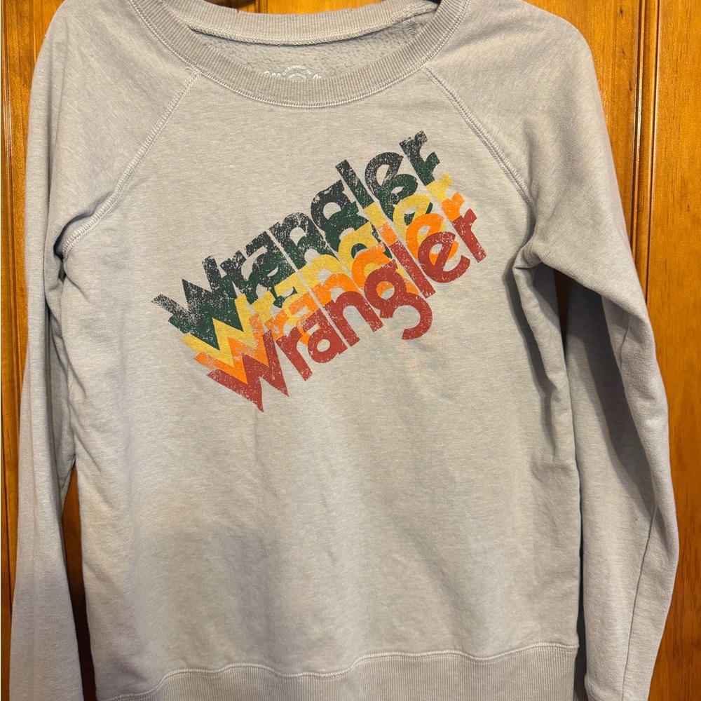 Wrangler Light Gray Sweatshirt with Vibrant Logo